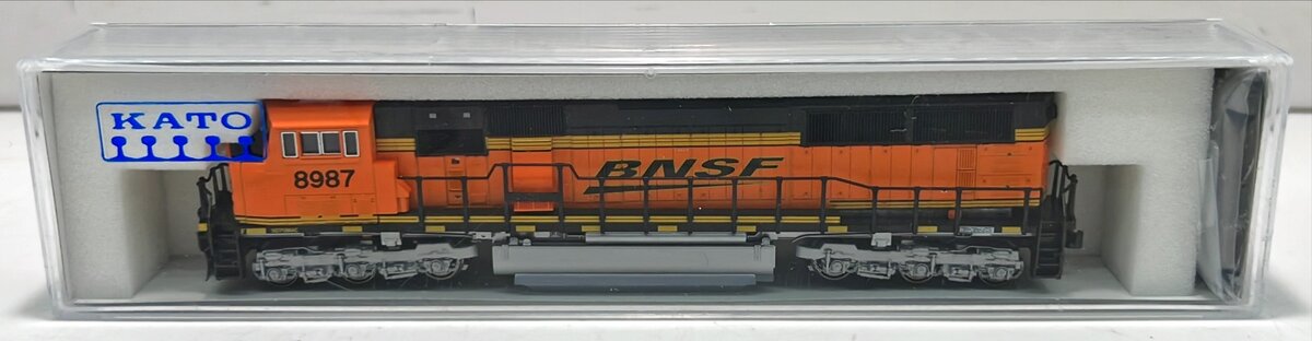 Kato 176-6407 BNSF SD70MAC Diesel Locomotive #8987