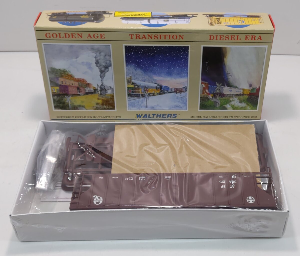 Walthers 932-5726 HO Santa Fe "Q" PS-2CD 4427 Covered Hopper # 304215 Kit