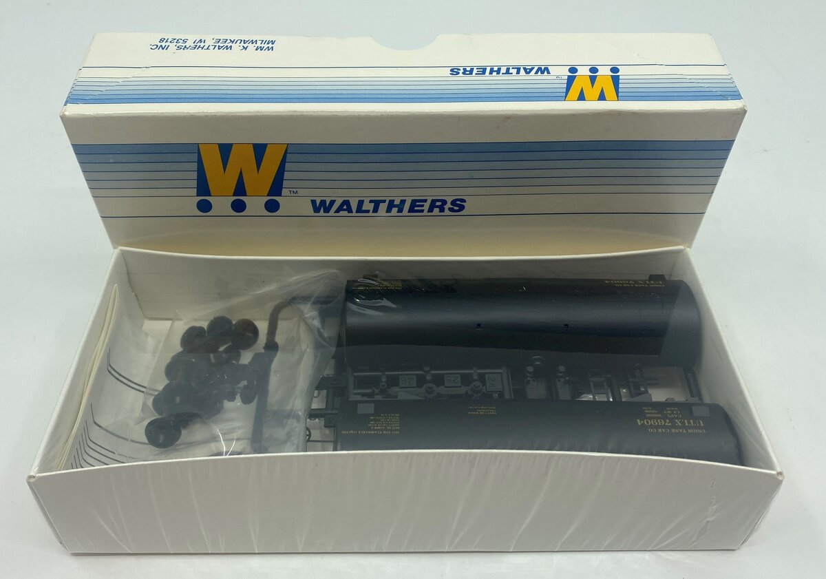 Walthers 932-5151 HO UTLX 40' Tank Car # 76904 Kit