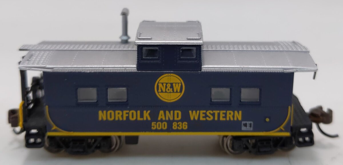 Bachmann 16862 N Norfolk & Western Northeast-Style Steel Cupola Caboose #500836