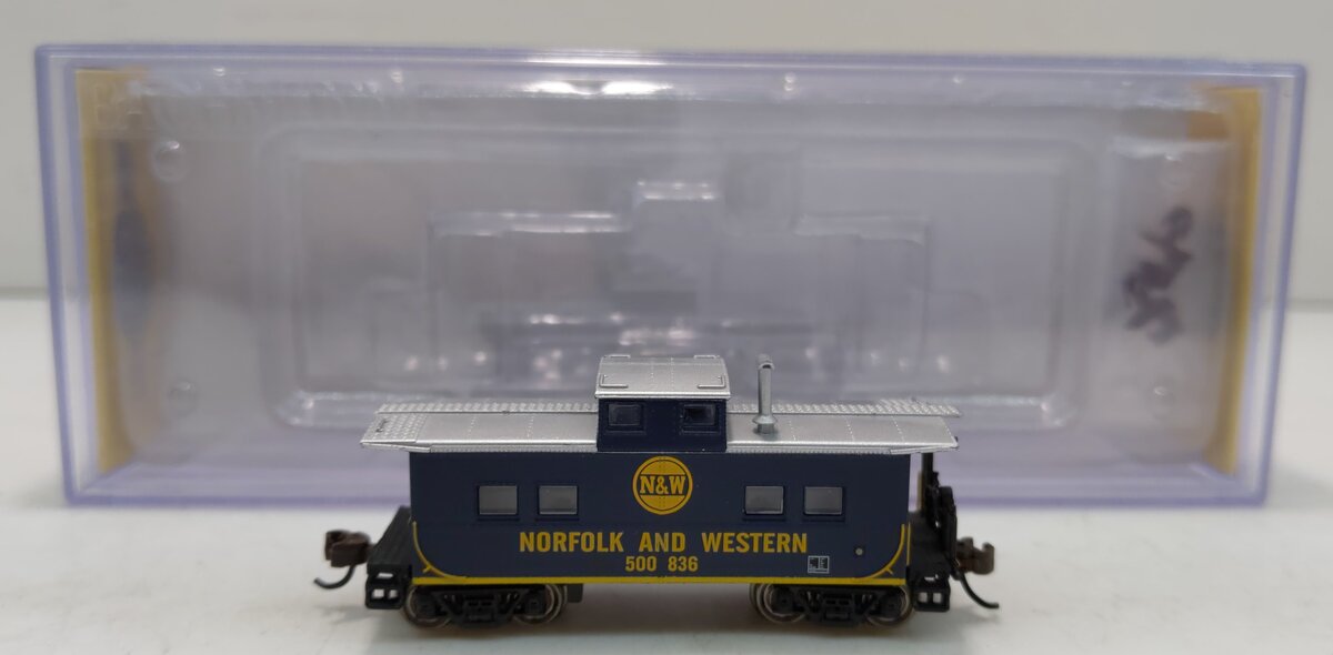 Bachmann 16862 N Norfolk & Western Northeast-Style Steel Cupola Caboose #500836