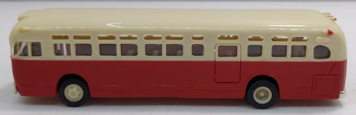 American Precision Models 390002 1:87 Transit Bus GM Red