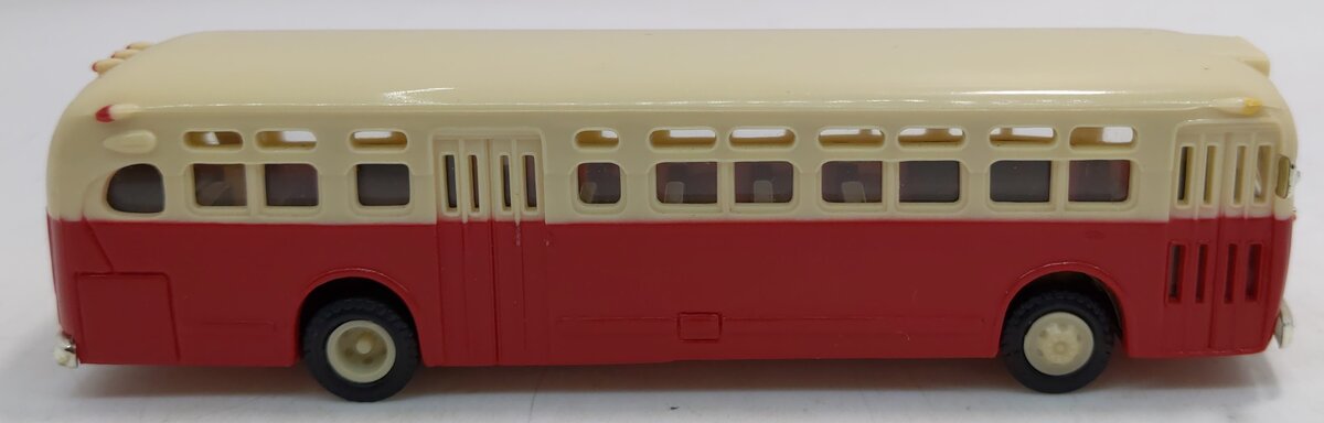 American Precision Models 390002 1:87 Transit Bus GM Red