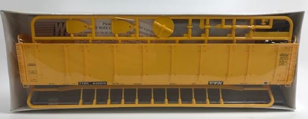 Walthers 932-4816 HO C&O/CHSY 89' Enclosed Auto Carrier Road # 940010 Kit