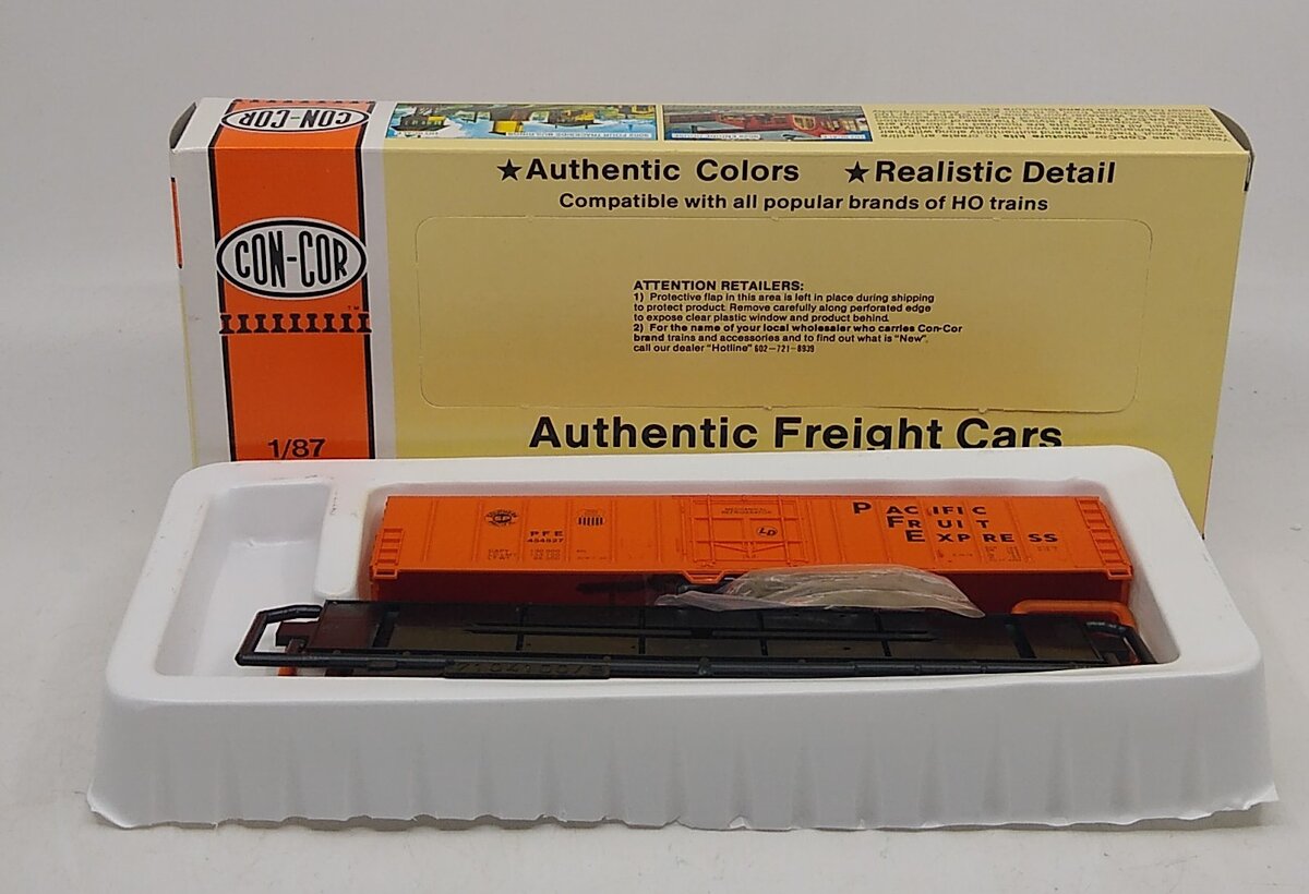 Con-Cor 0001-009801-8 HO Pacific Fruit Express 57' Mech Reefer # 454527 Kit