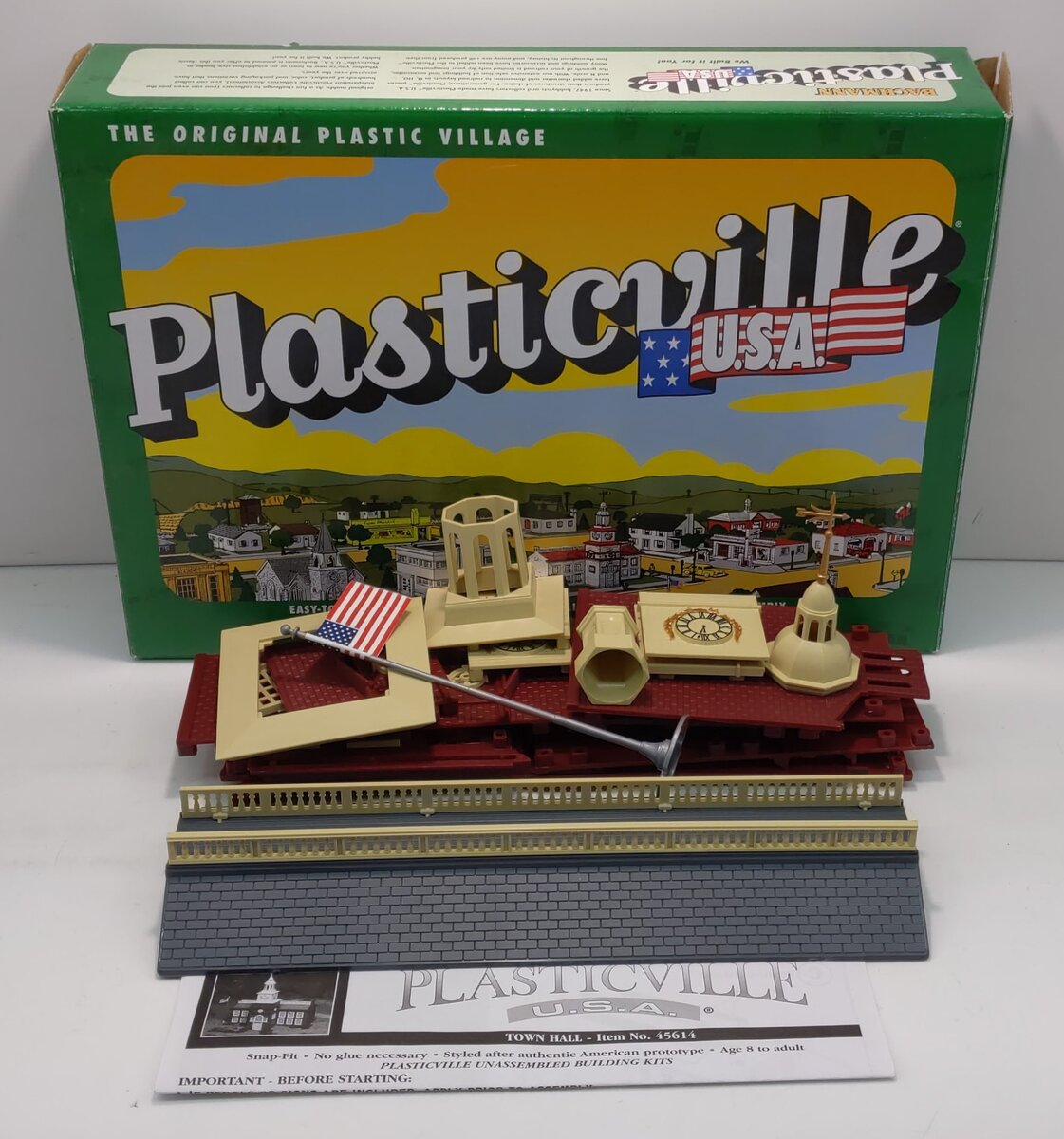 Bachmann 45614 O Plasticville Town Hall W/Flag Pole & Flag Building Kit