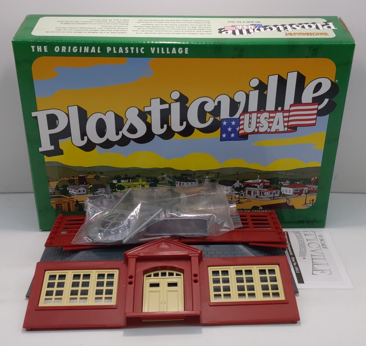Plasticville 45611 O Bachmann School House With Playground Equipment Kit