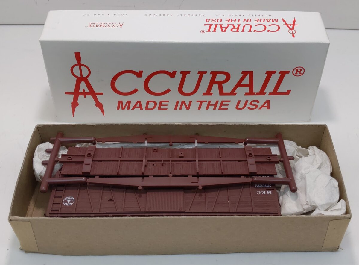 Accurail 4108 HO Maine Central 40' Wood Outside-Braced Boxcar Kit