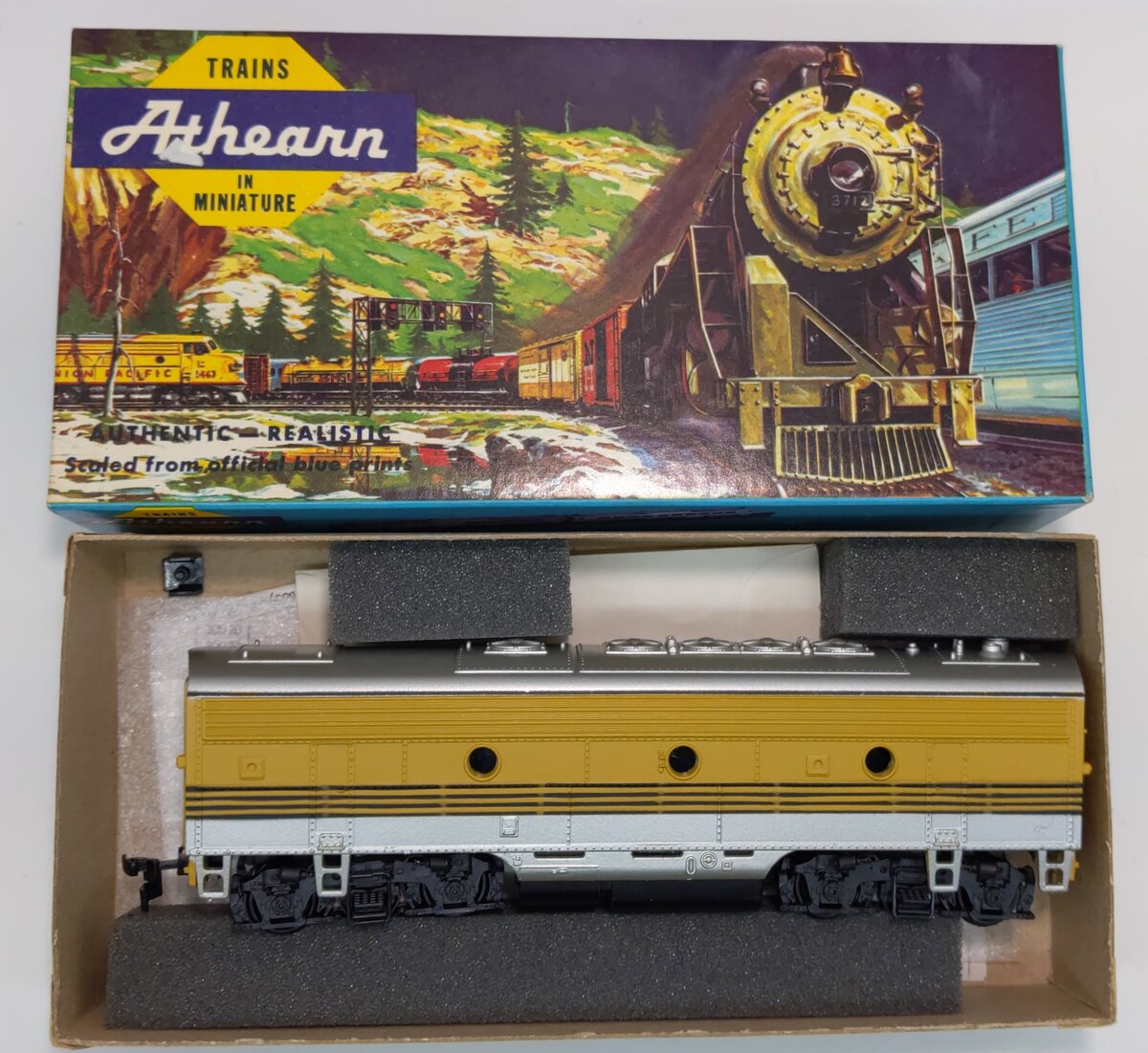 Athearn 3016 HO Denver & Rio Grande Western F7B Dummy Diesel Locomotive