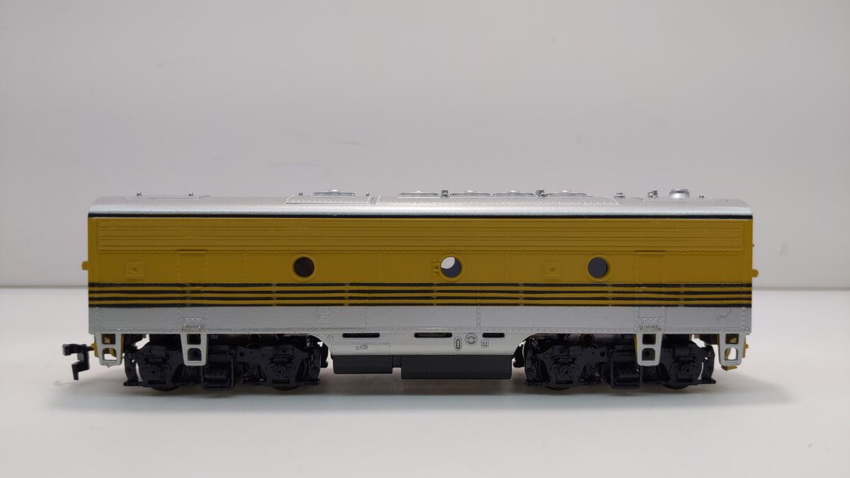 Athearn 3016 HO Denver & Rio Grande Western F7B Dummy Diesel Locomotive