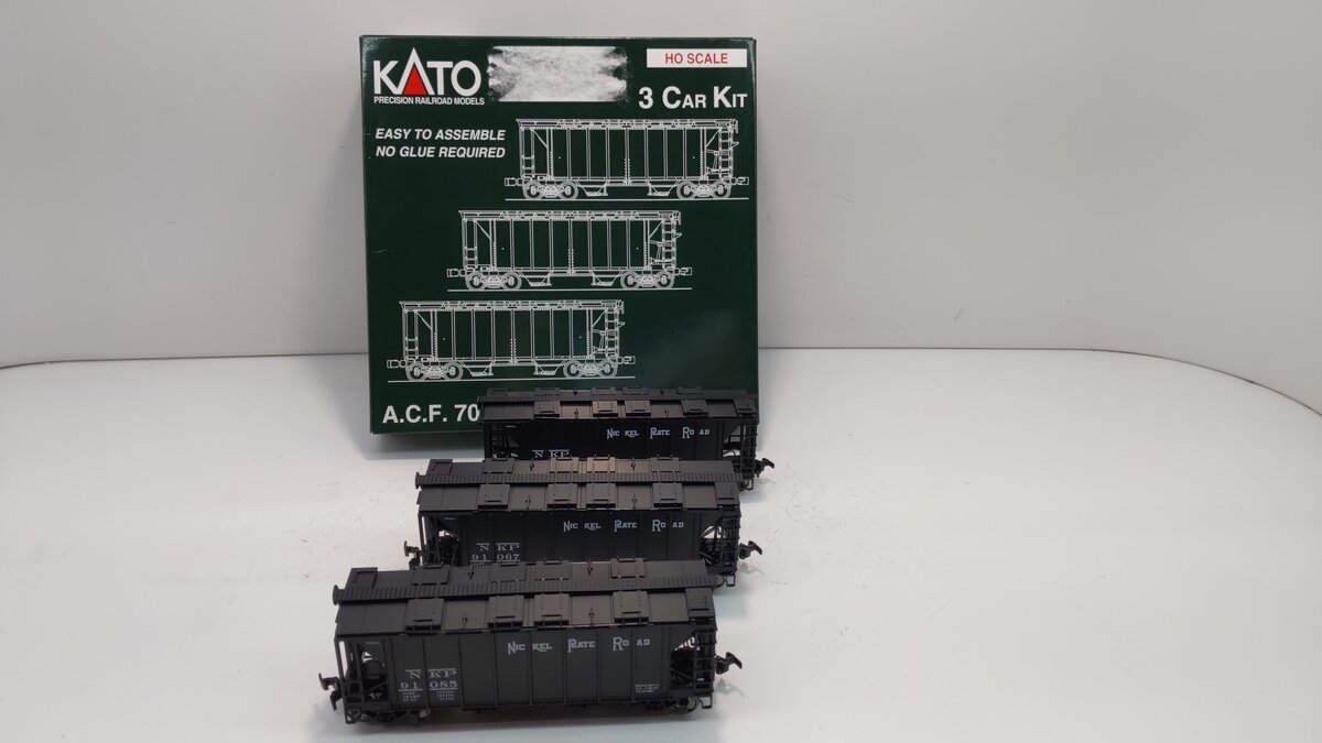 Kato 38-0109 Nickel Plate Road ACF 70 Ton Covered Hopper 3-Car Model Kit