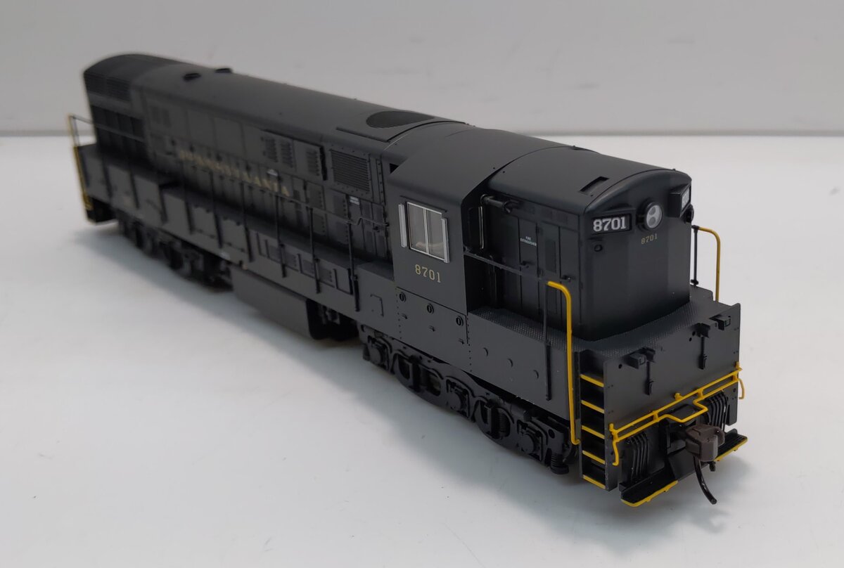 Atlas 7820 HO Pennsylvania Train Master Phase 2 Diesel Locomotive #8701