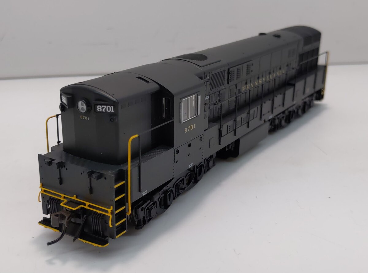 Atlas 7820 HO Pennsylvania Train Master Phase 2 Diesel Locomotive #8701