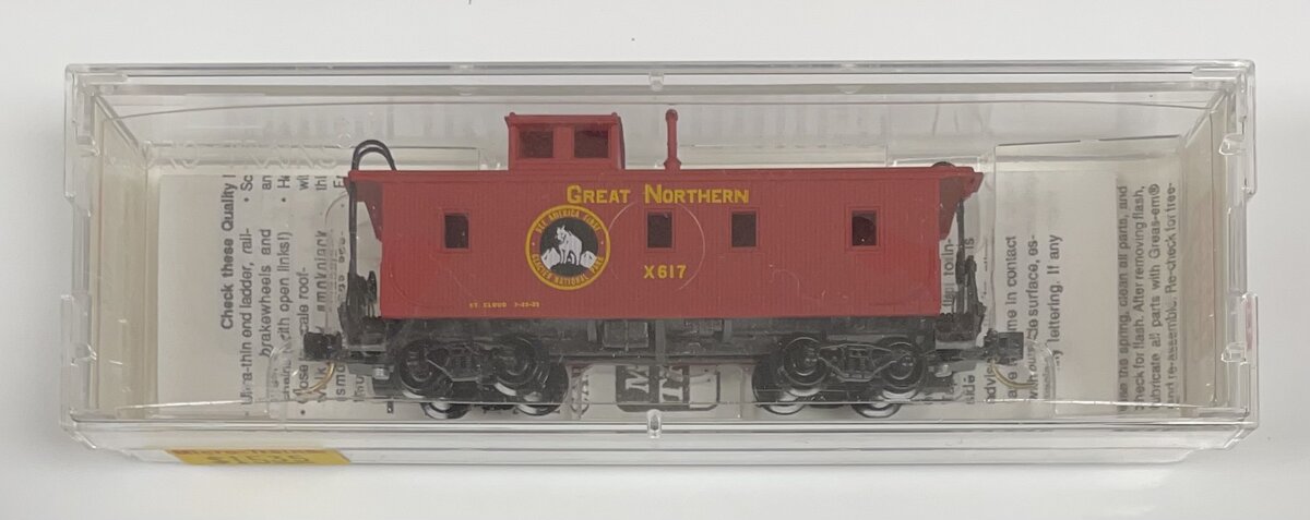 Micro-Trains 05100110 N Great Northern 34' Wood Sheathed Caboose #X617