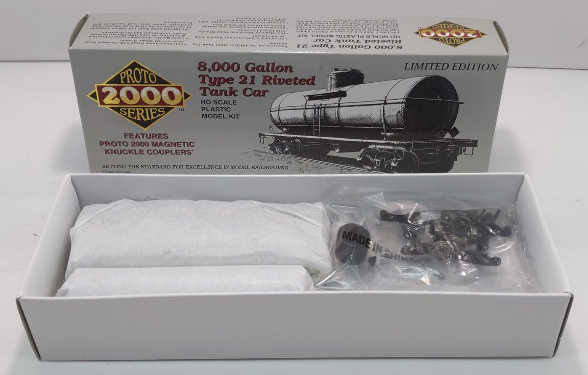 Proto 2000 8366 HO APOX 8,000 Gallon Type 21 Riveted Tank Car Kit