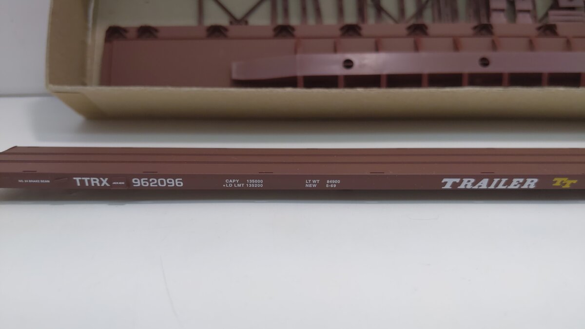 Accurail 9315 HO Southern Tri-Level Auto Rack Kit