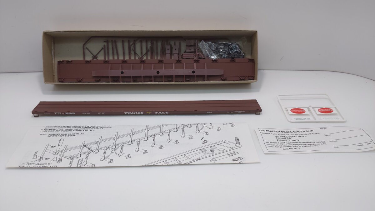 Accurail 9315 HO Southern Tri-Level Auto Rack Kit