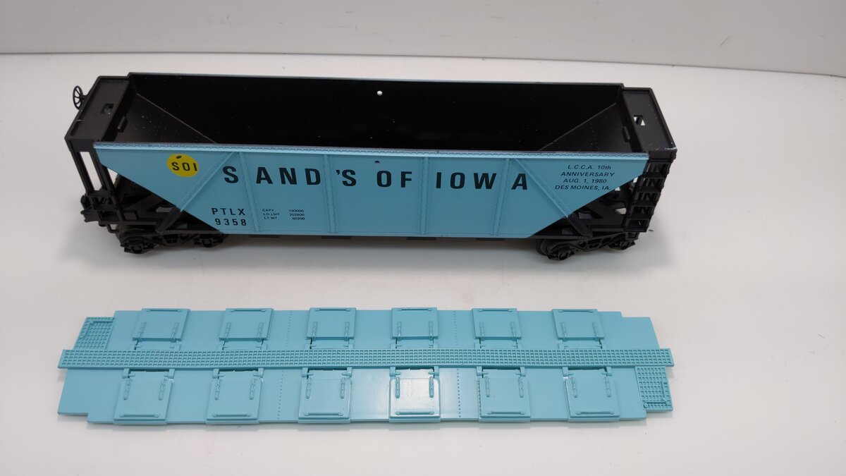 Lionel 6-9358 O Gauge LCCA-1980 Sands Of Iowa Covered Hopper Car
