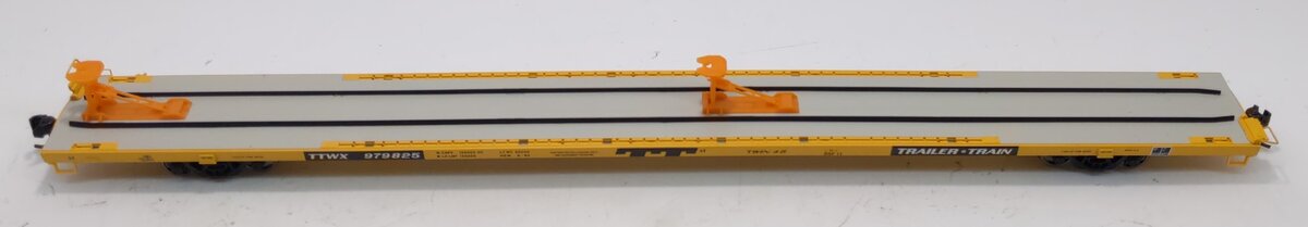 Walthers 932-40825 HO TTWX All Purpose Flat Car w/ P-S Hitches # 979825