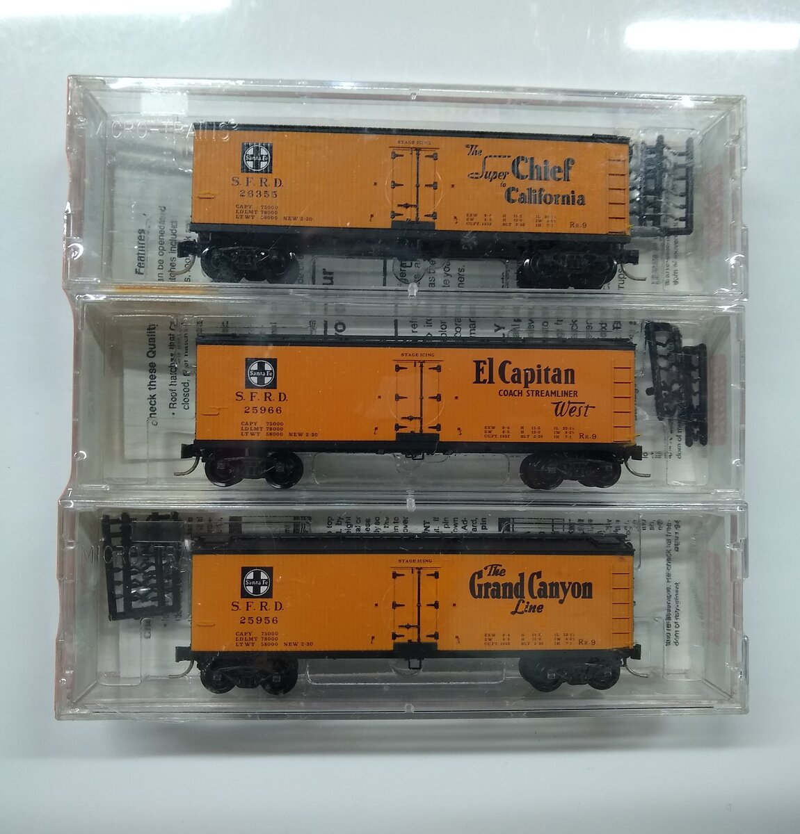 Micro-Trains 04700242 N Santa Fe 40' Dbl-Sheathed Wood Reefer (Set of 3)