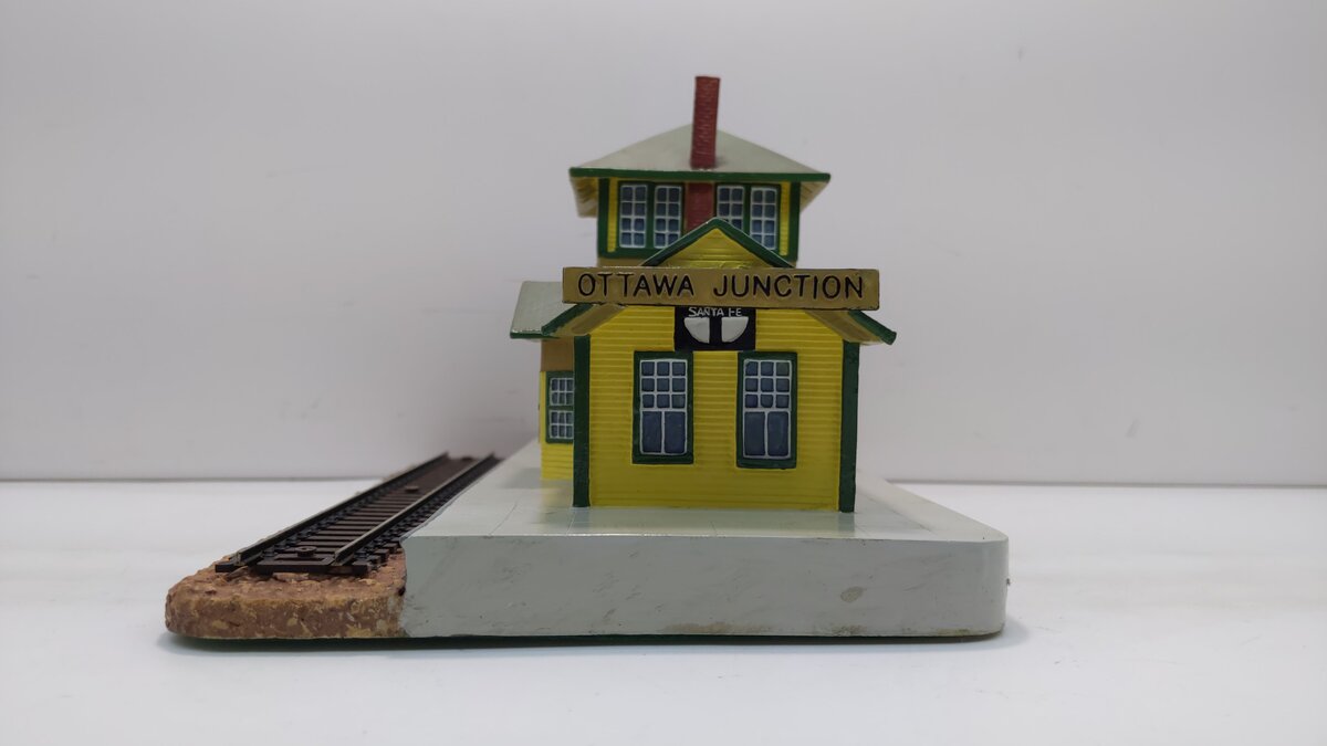 Lefton 01629 HO Scale Ottawa Junction Railways Depots Collection