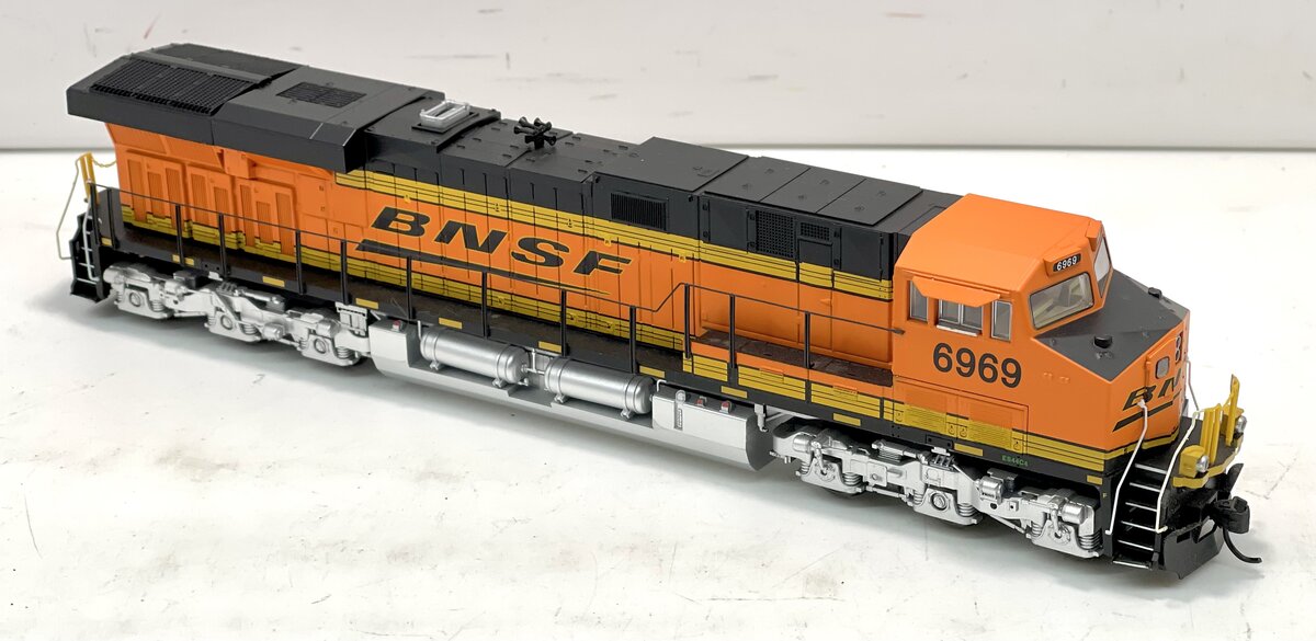 Walthers 910-20187 HO BNSF GE ES44 Diesel Locomotive with Sound