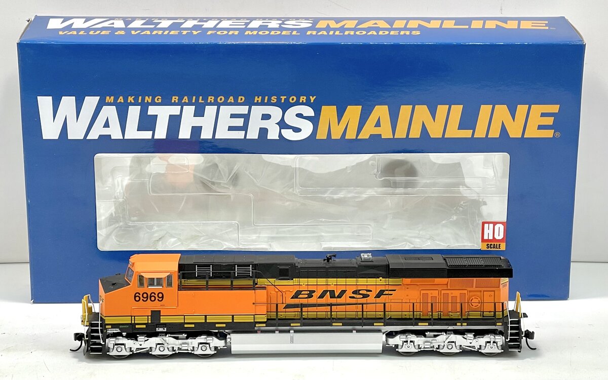 Walthers 910-20187 HO BNSF GE ES44 Diesel Locomotive with Sound & DCC #6969
