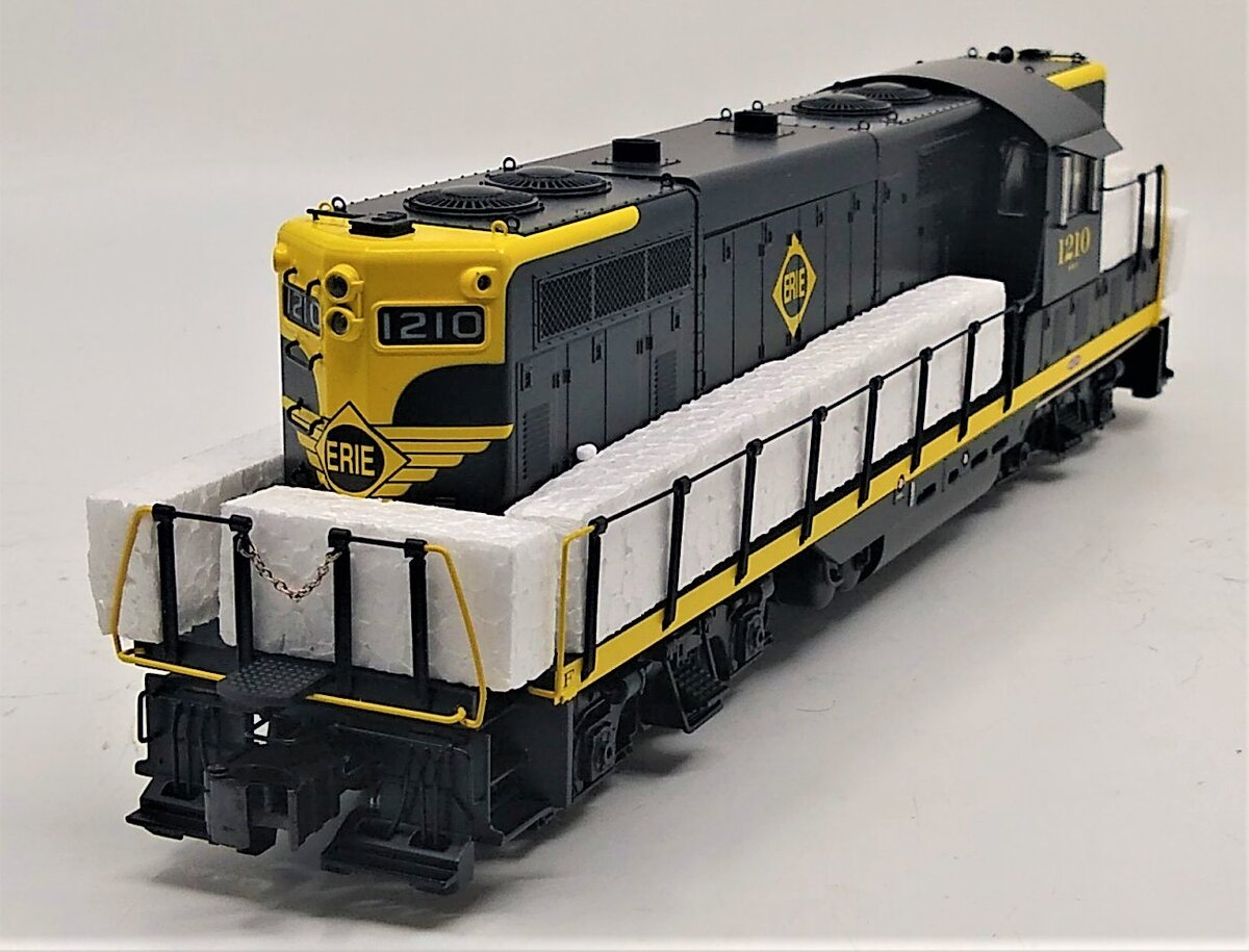 Lionel 6-28596 O Gauge Erie GP7 Powered Diesel Locomotive #1210
