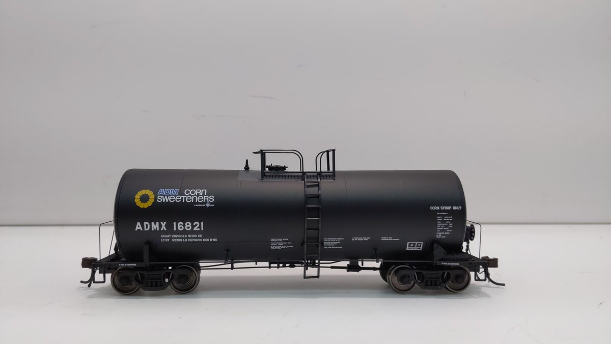 Atlas 20003177 HO Archer-Daniels-Midland 17,600 Gallon Corn Syrup Tank Car - AD