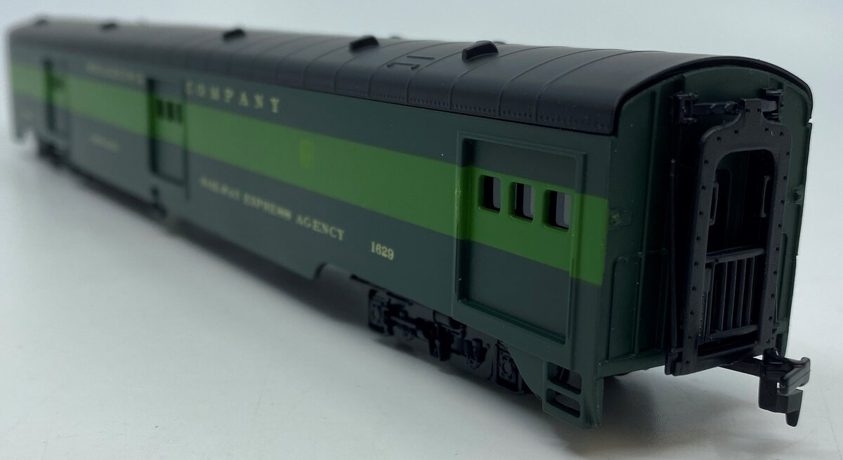 IHC 48220 HO Reading Smooth Side Baggage Car #1629