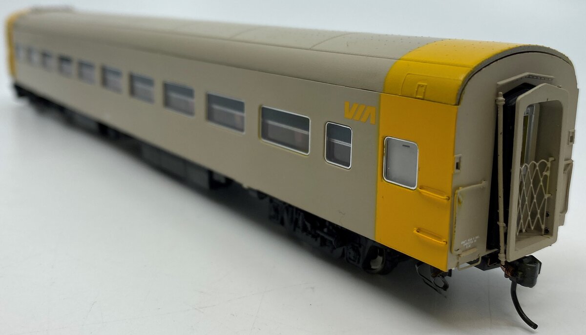 Rapido Trains 100250 HO VIA Super Continental Line(TM) Coach #5590