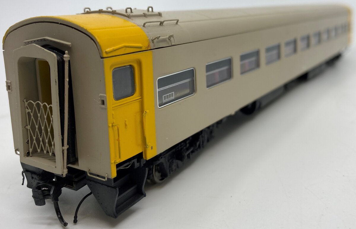 Rapido Trains 100250 HO VIA Super Continental Line(TM) Coach #5590