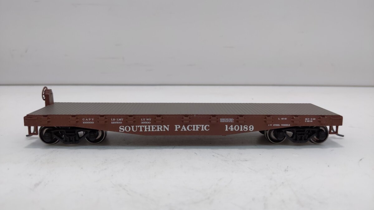 Roundhouse 14673 HO 40' Southern Pacific Flat Car w/Stakes #140189