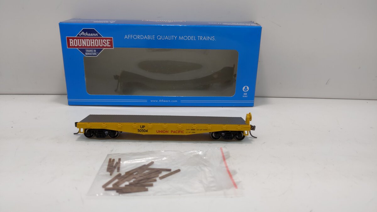 Roundhouse 14674 HO Union Pacific 40' Flat w/Stakes #50504
