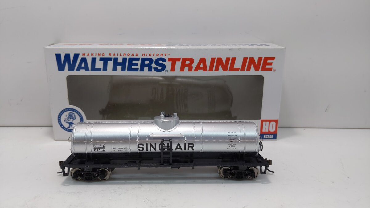 Walthers 931-1611 HO Sinclair Oil 40' Tank Car #8194 - Ready to Run