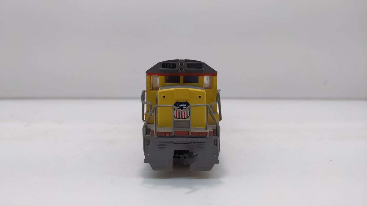 Bachmann 11103 HO Union Pacific GE B23/B30-7 Diesel Locomotives #124
