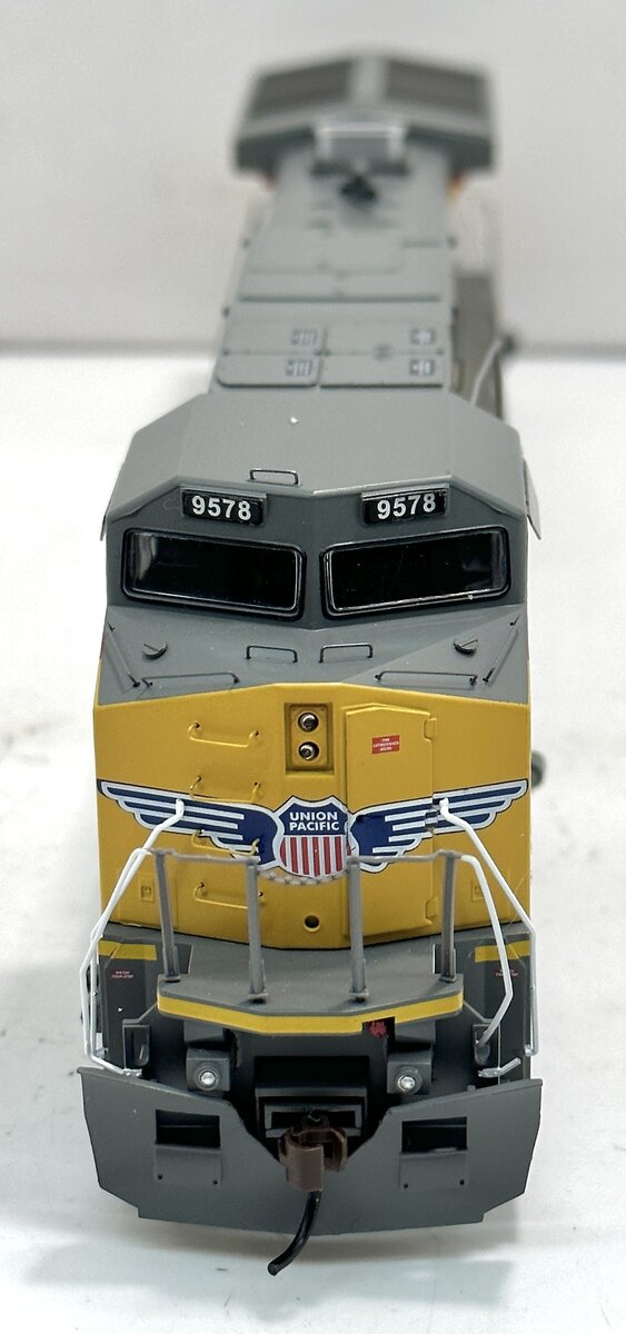 Athearn 77994 HO Union Pacific Dash-44CW Powered Diesel Loco w/ DC #9578