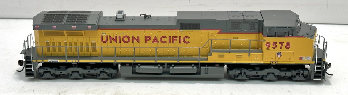 Athearn 77994 HO Union Pacific Dash-44CW Powered Diesel Loco w/ DC #9578