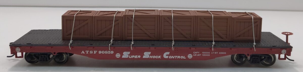 Bachmann 18912 HO Atchison, Topeka & Santa Fe 50' Flatcar w/Crated Load