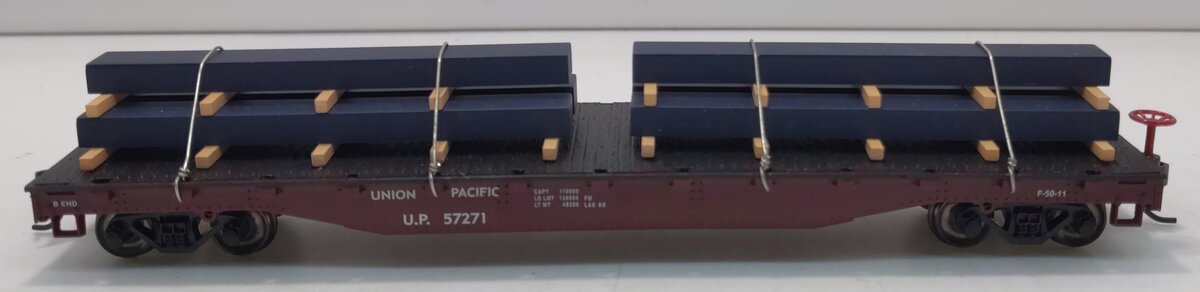 Bachmann 18924 HO Union Pacific 50' Flatcar w/Steel Beam Load