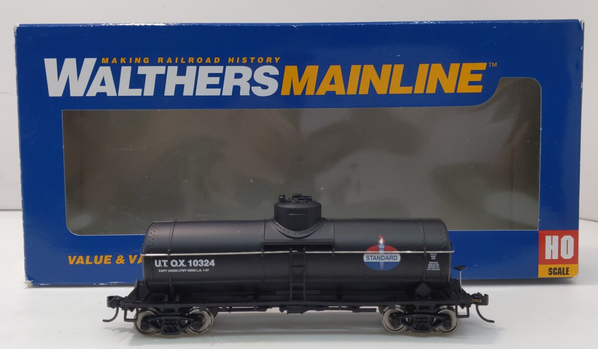 Walthers 910-1003 HO Standard Oil 36' 10,000 Gallon Tank Car #10324