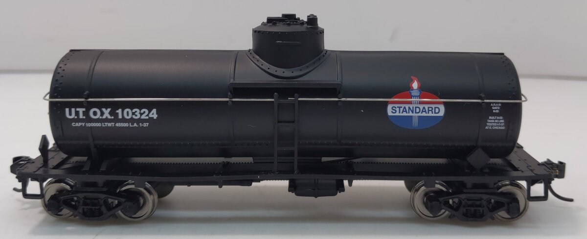 Walthers 910-1003 HO Standard Oil 36' 10,000 Gallon Tank Car #10324