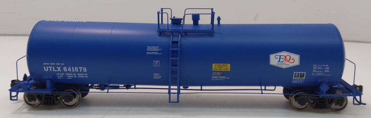 Walthers 920-100239 HO UTLX 54' 23,000 Gallon Funnel-Flow Tank Car #641678