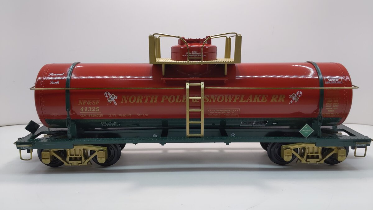Aristo-Craft 41325 Christmas Single Dome Tank Car (Plastic Wheels)