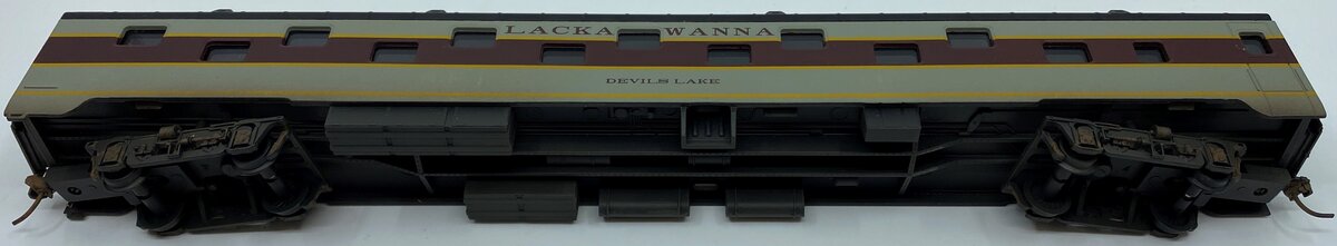 IHC 48146 HO Lackawanna Smooth Side Sleeper Car - Devil's Lake