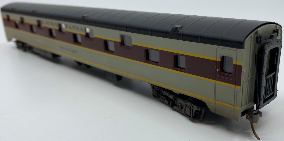 IHC 48146 HO Lackawanna Smooth Side Sleeper Car - Devil's Lake
