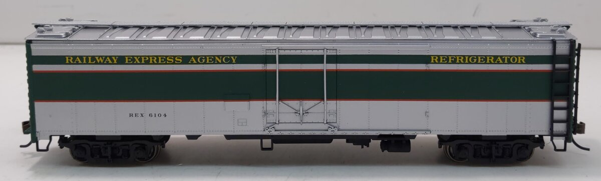 Walthers 932-6249 HO Scale REA Express Reefer #6104