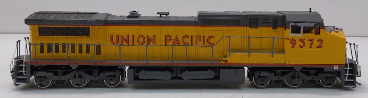 Bachmann 86002 HO Union Pacific GE DASH 8-40CW Wide Cab Diesel Locomotive #9372