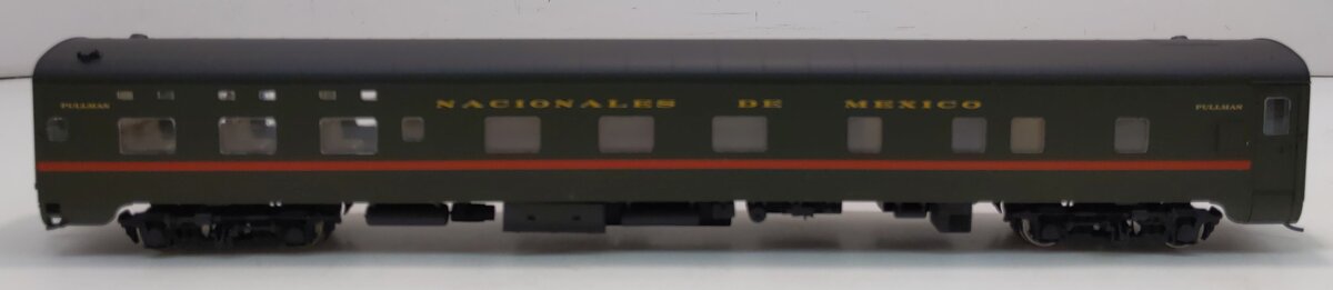 Walthers 932-16725 HO Nacionales de Mexico PS 4-4-2 Sleeper Car