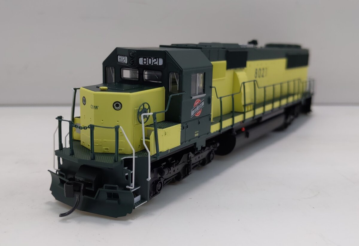 Walthers 910-19752 HO Chicago & North Western EMD SD60 Spartan Cab #8021 W/DCC